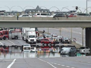 vehicles-and-people-were-flooded-under-the-106-st-over-pass2